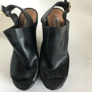Steve Madden Corizon Wedge in Black Leather